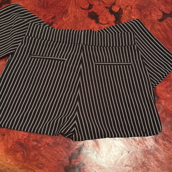 Hilary Ridley Women’s Dress Pants White Stripe on Black Size S/CH - Picture 4 of 6